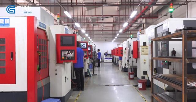 深圳直通車 聚焦計(jì)算機(jī)科技前沿，深圳電視臺(tái)深度報(bào)道行業(yè)新動(dòng)態(tài)